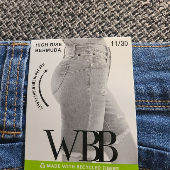 Fashion Nova shorts - Picture 3 of 4